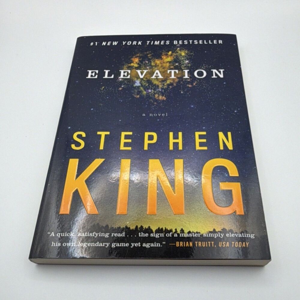 Stephen King Elevation Paperback Novel Scribner 2018 Castle Rock Series